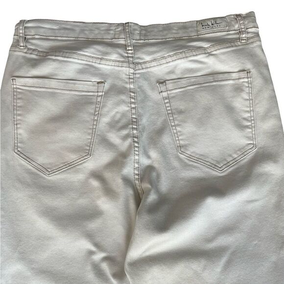 Nicole Miller Flare White Jeans High Rise Boot Cut
Color: Eggshell Size: 14 - Picture 5 of 11